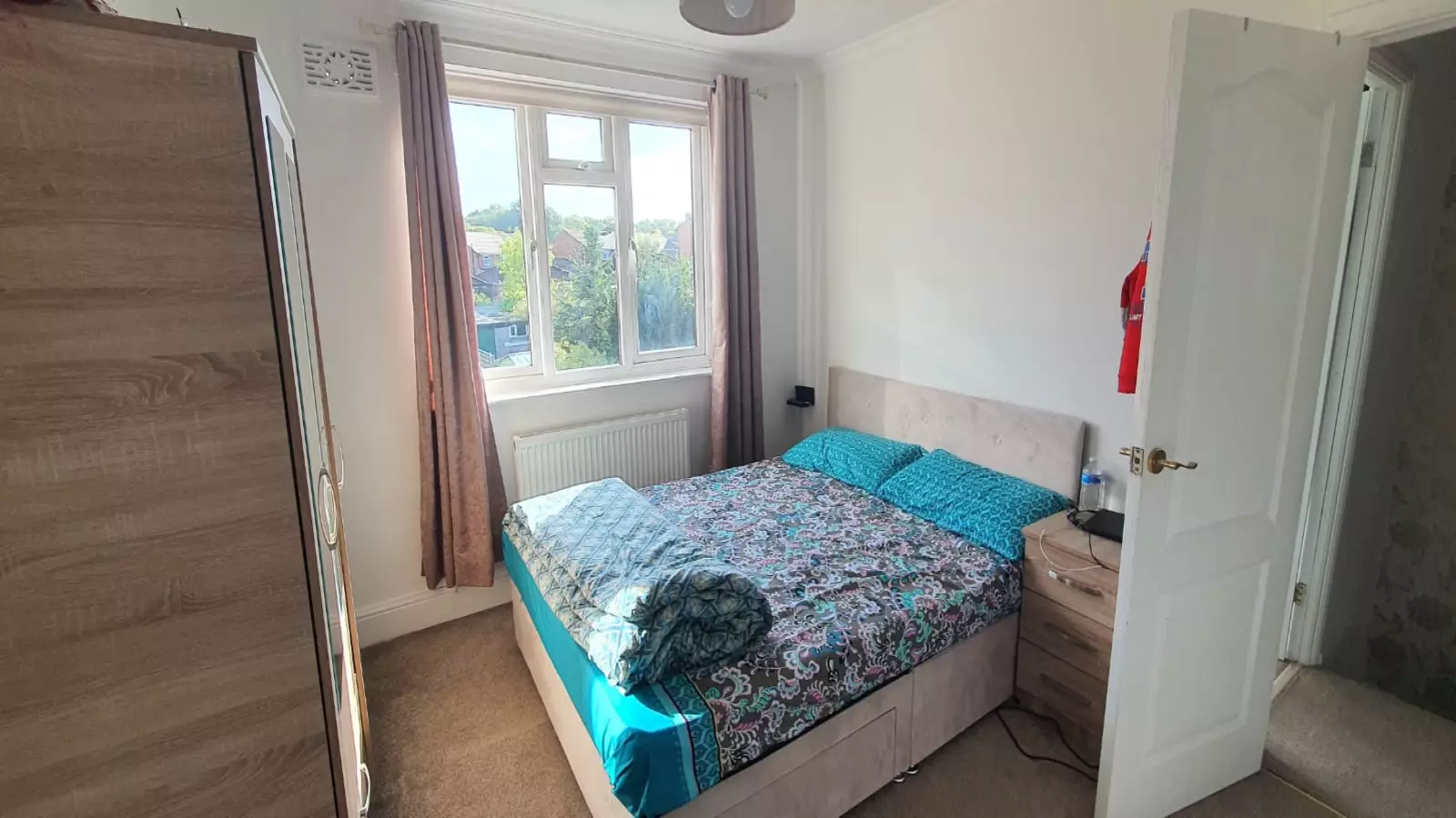 Flat Woodcroft Crescent in Greater London