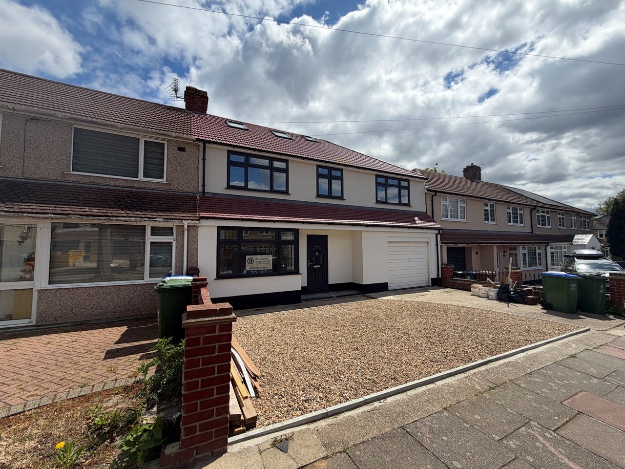 House Raeburn Road in Greater London