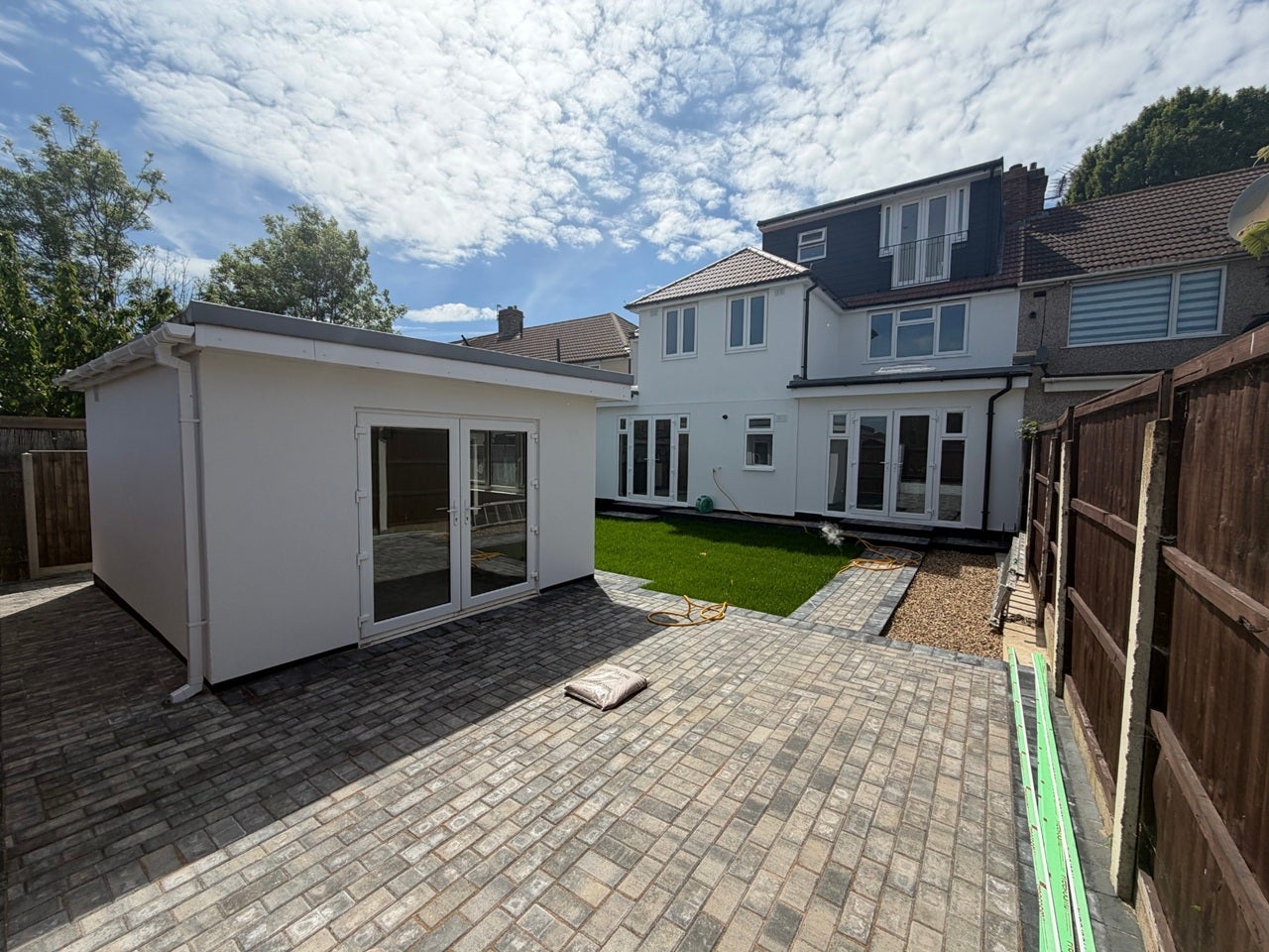 House Raeburn Road in Greater London