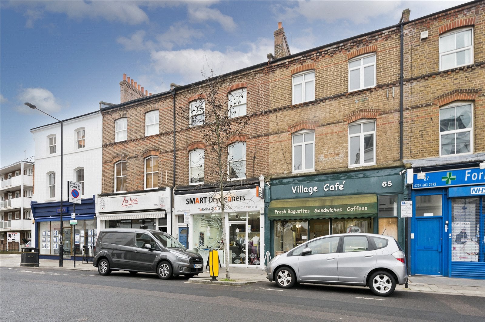 Flat Blythe Road in Greater London