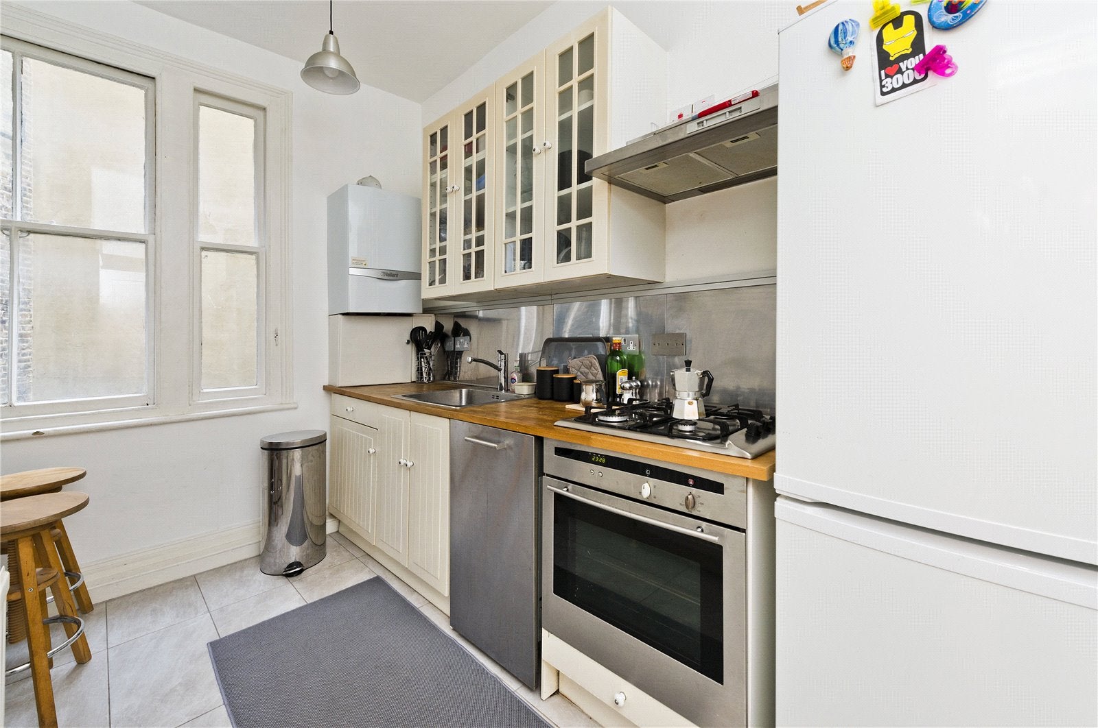 Flat Blythe Road in Greater London