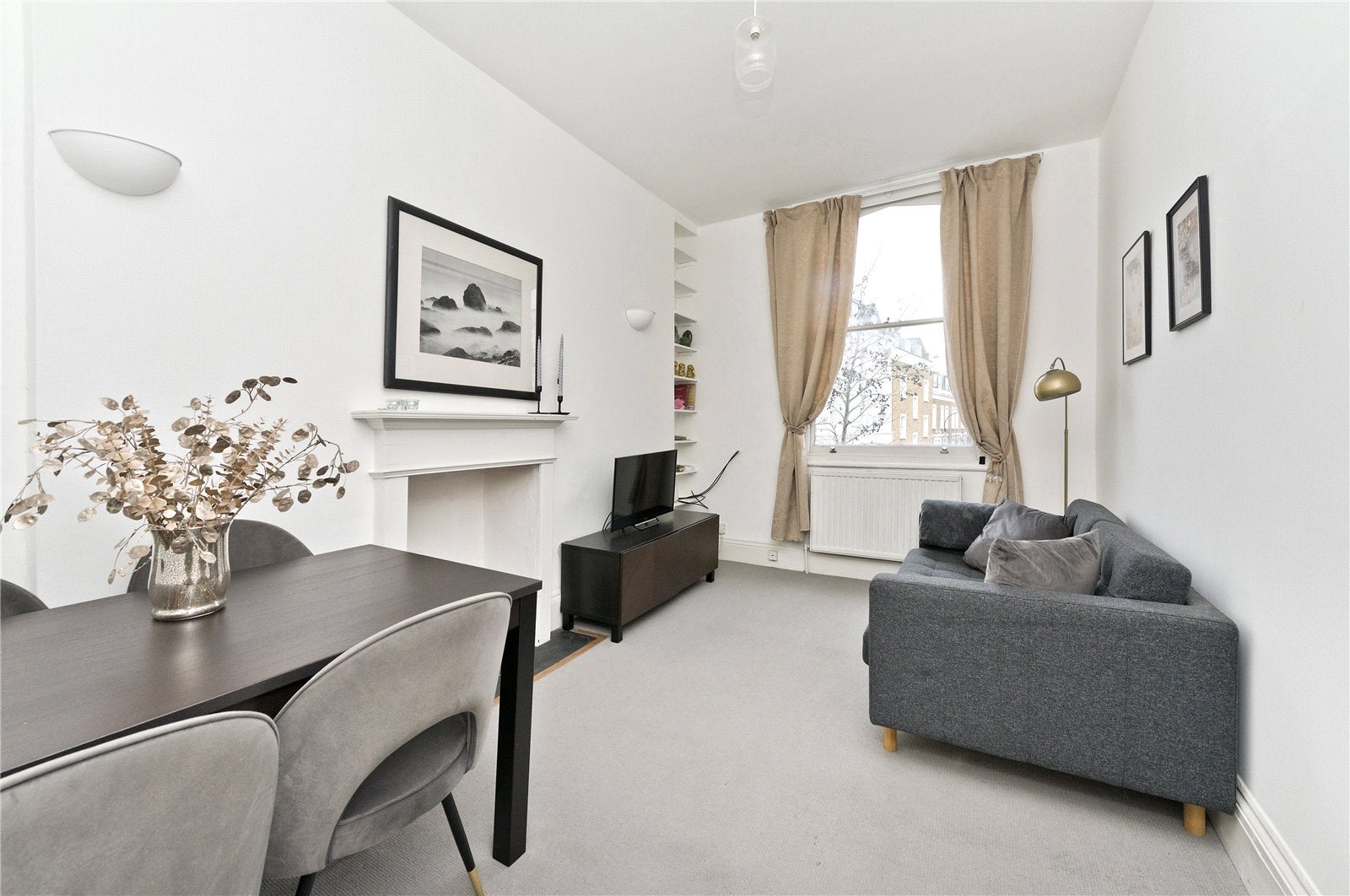 Flat Blythe Road in Greater London