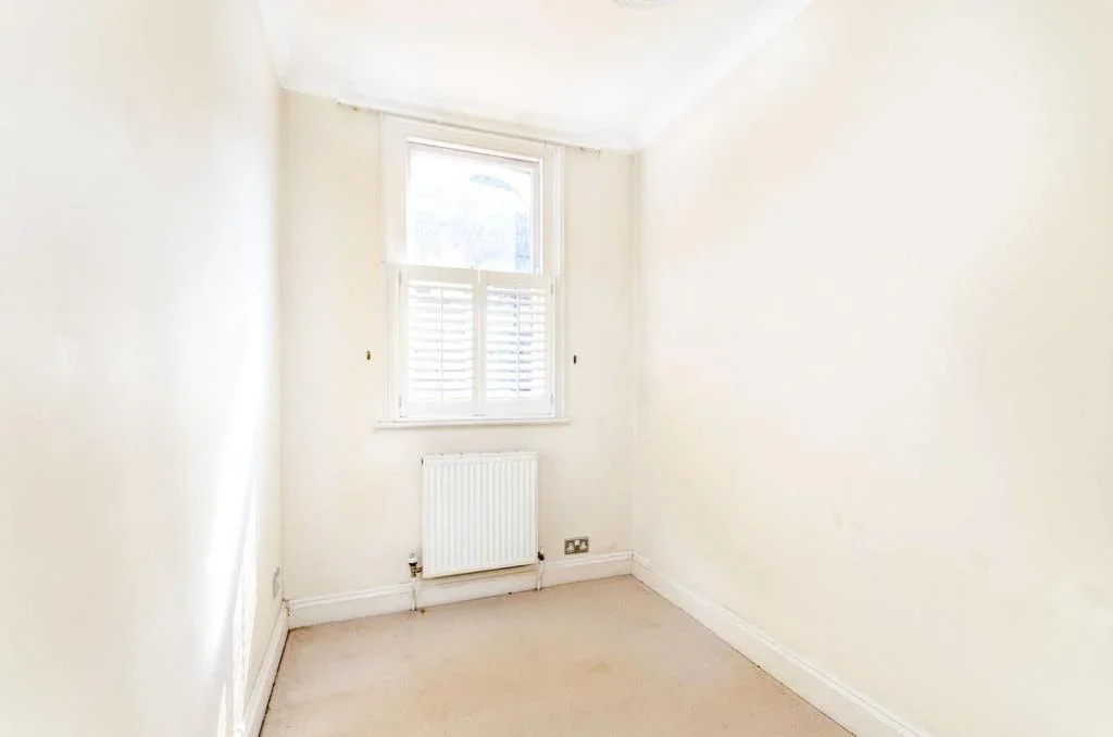 Flat Wadham Road in Greater London