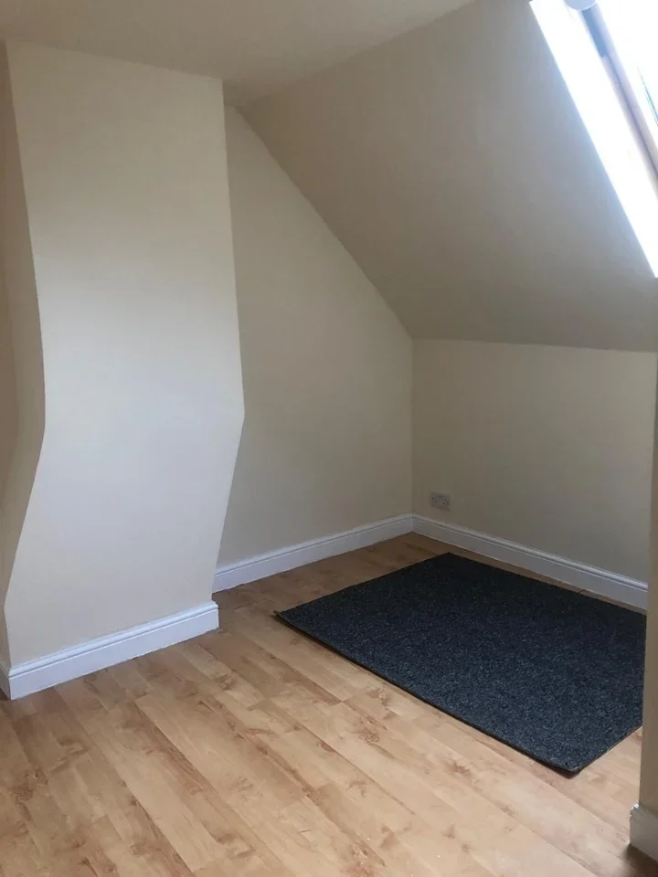 Flat Bullsmoor Lane in Greater London