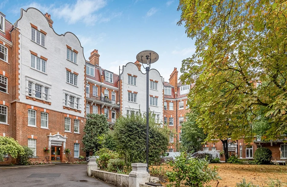 Flat West End Lane in Greater London