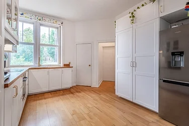 Flat West End Lane in Greater London
