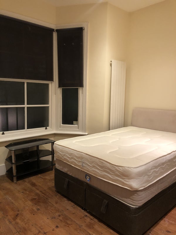 Flat Nelson's Row in Greater London