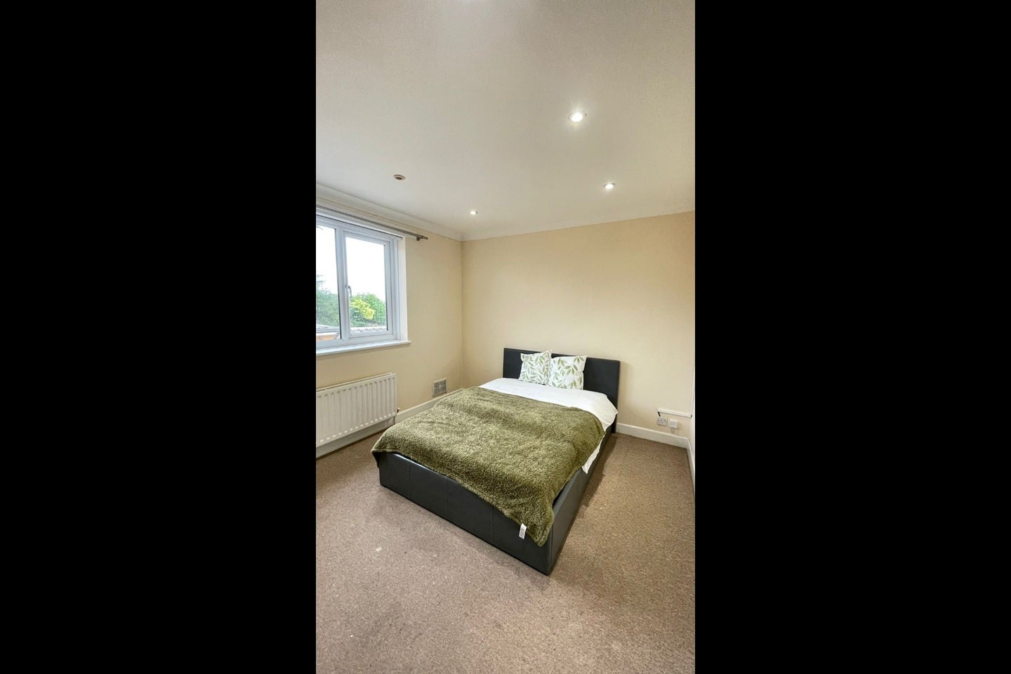 Room Dorchester Road in Poole