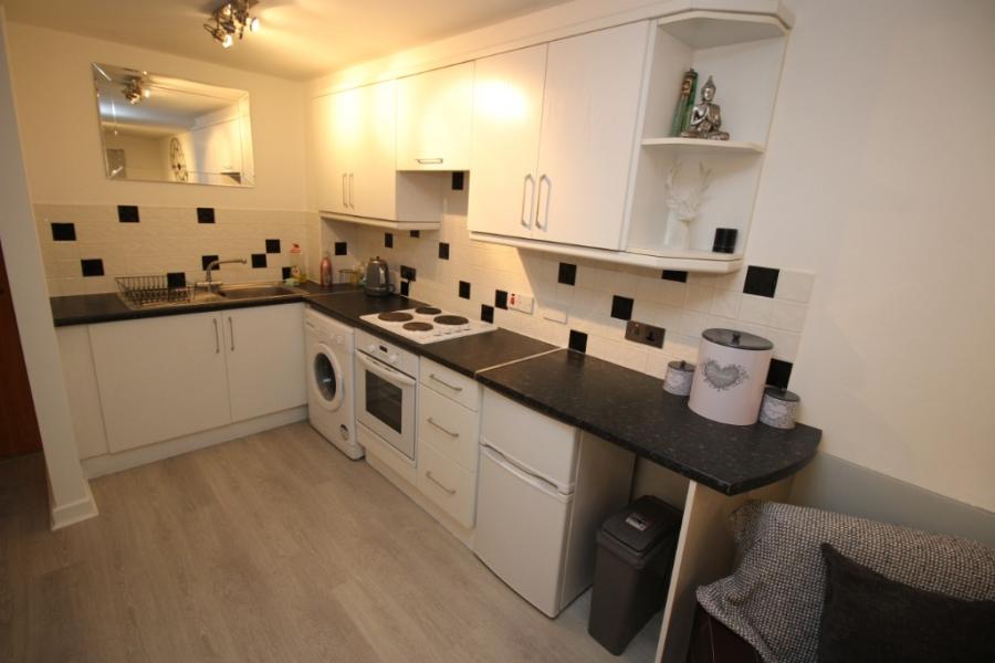 Flat Queen Alexandra Road in High Wycombe