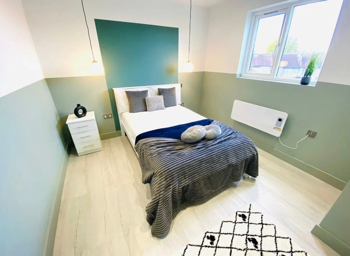 Room Larbert Road in Greater London