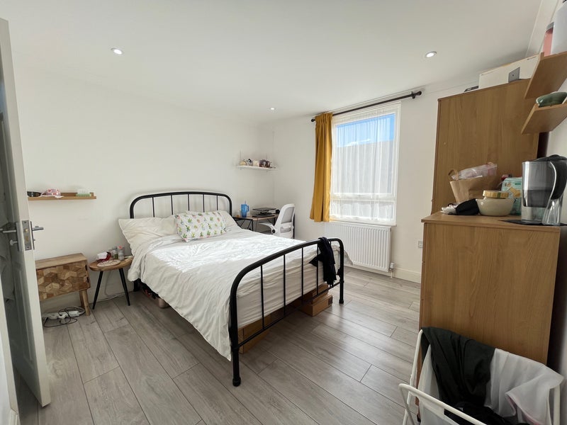 Room Portgate Close in City of Westminster