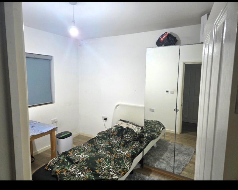 Room Martin Way in Greater London