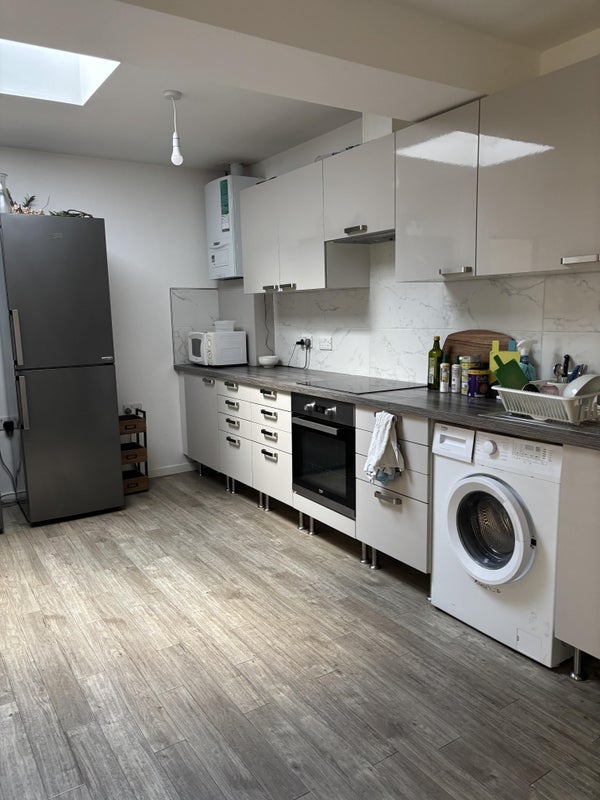 Room Martin Way in Greater London