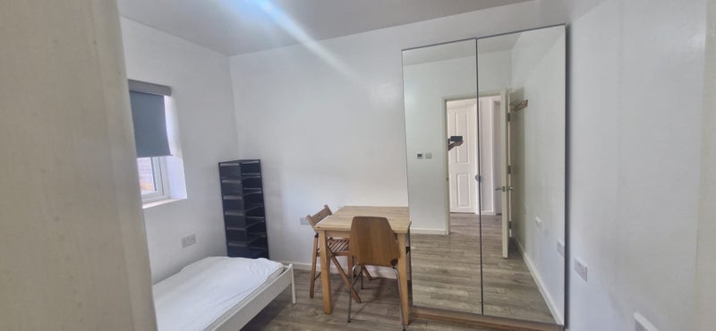 Room Martin Way in Greater London