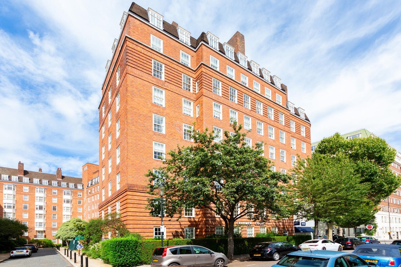 Flat Whitehead's Grove in Greater London