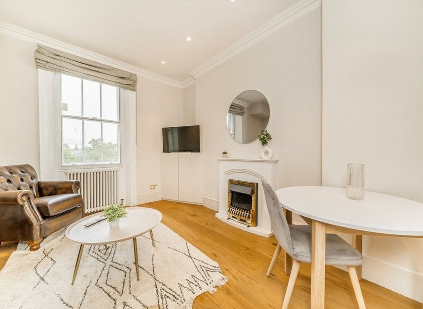 Flat Royal Crescent in Greater London