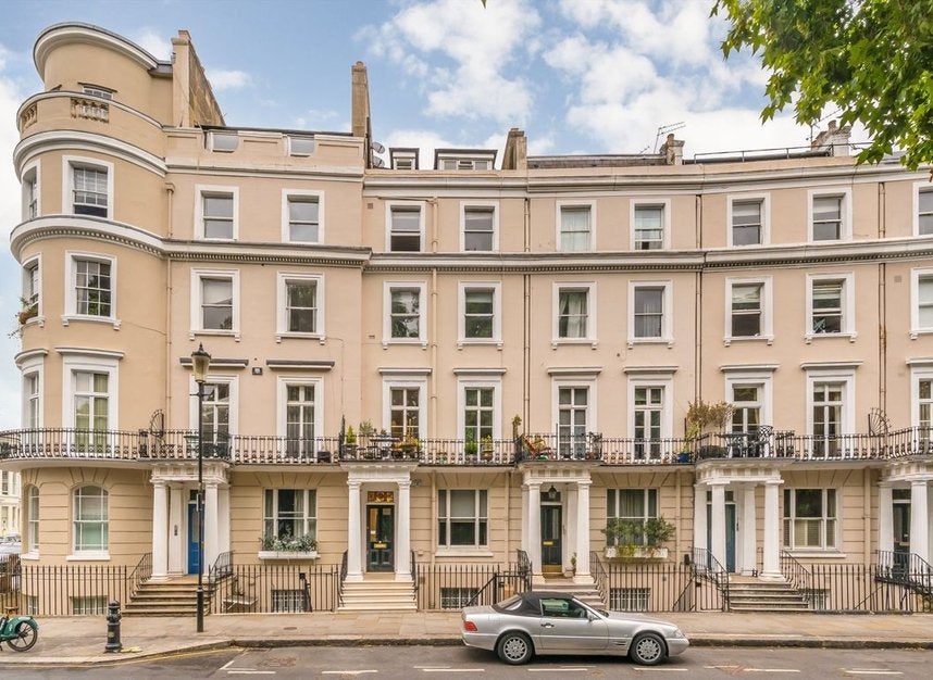 Flat Royal Crescent in Greater London