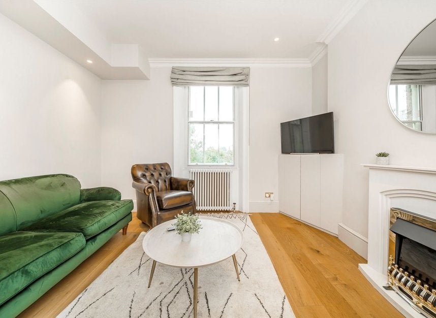 Flat Royal Crescent in Greater London