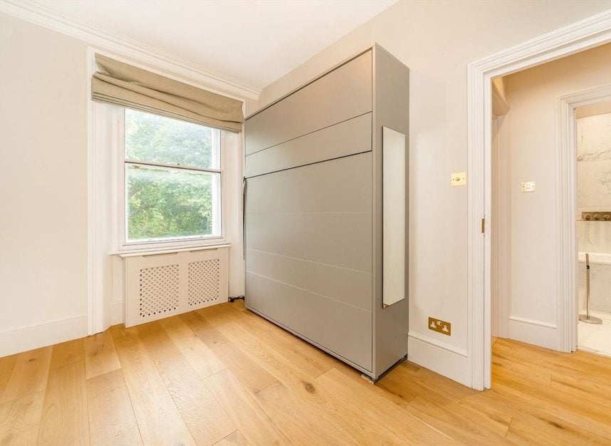 Flat Royal Crescent in Greater London