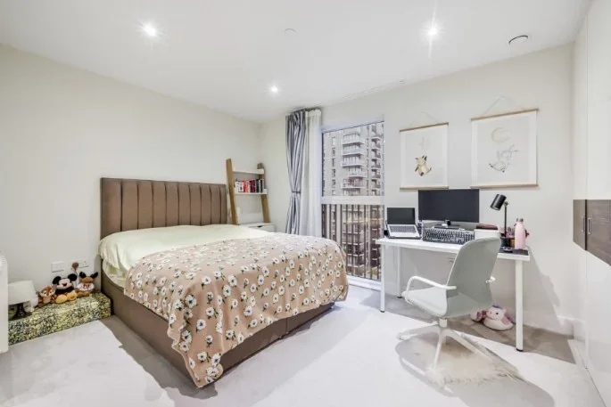 Flat Pegler Square in Greater London
