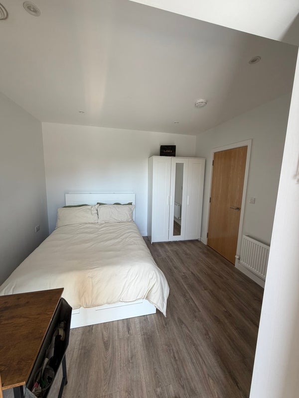 Room Beresford Street in Greater London