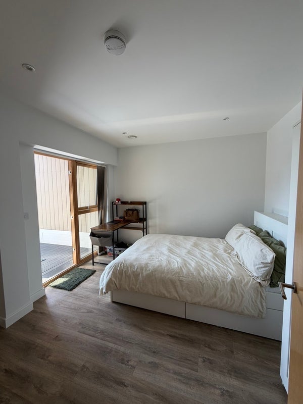 Room Beresford Street in Greater London