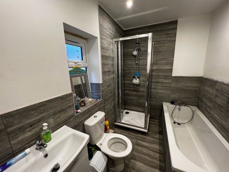 Room Llandow Road in Cardiff