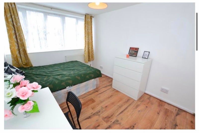 Room Clovelly Way in Greater London