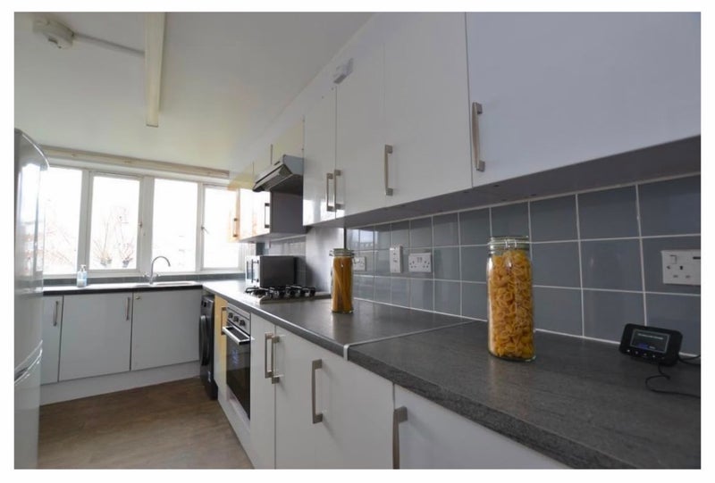 Room Clovelly Way in Greater London