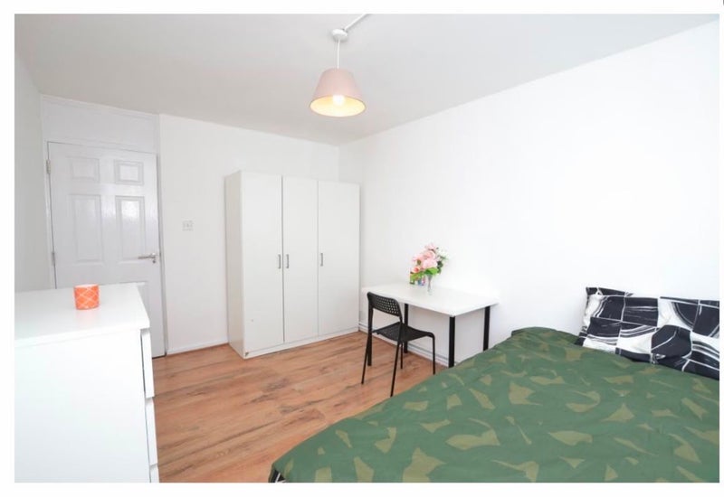 Room Clovelly Way in Greater London