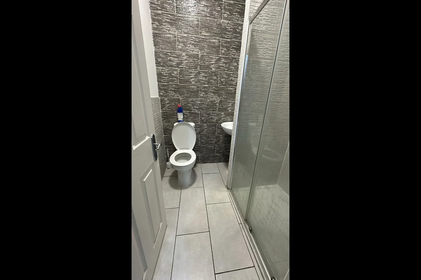 Room Eversleigh Road in Greater London