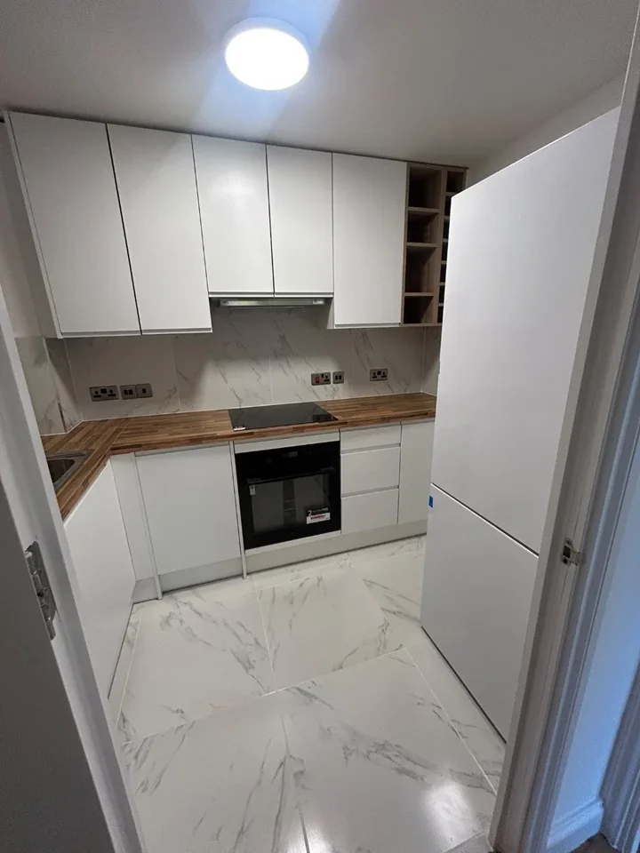 Flat Joslin Avenue in Greater London