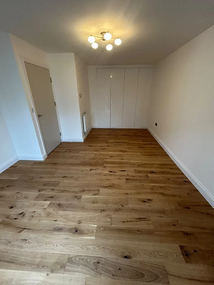 Flat Joslin Avenue in Greater London