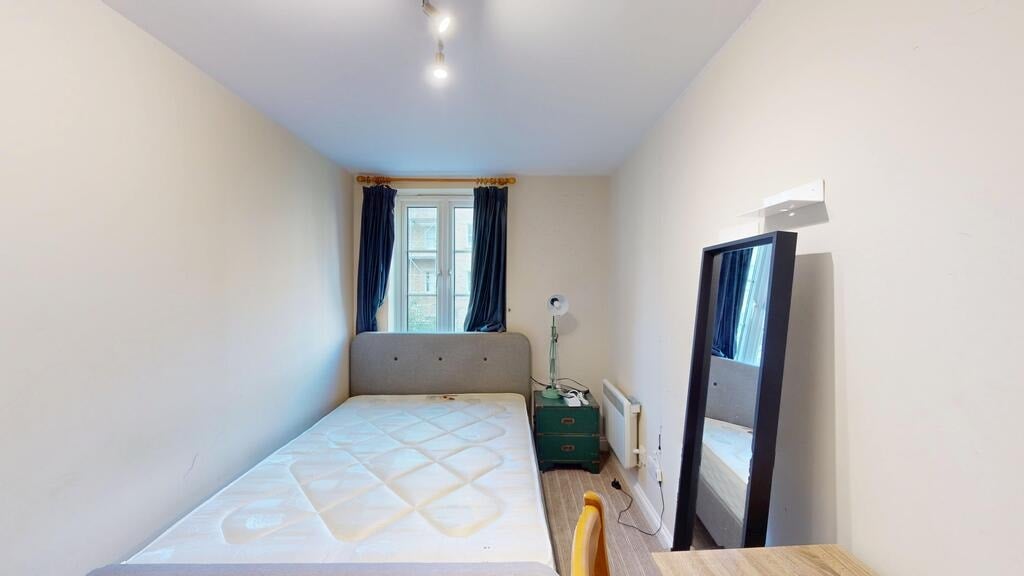 Flat Oswin Street in Greater London