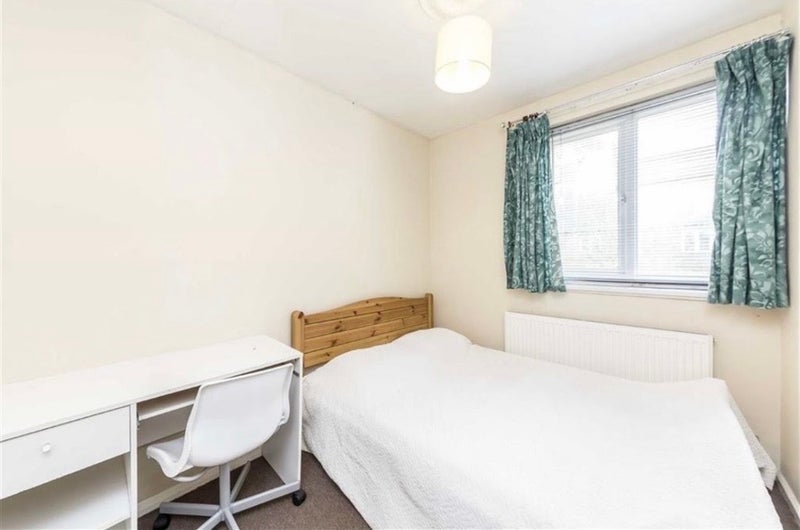 Room Burge Street in Greater London