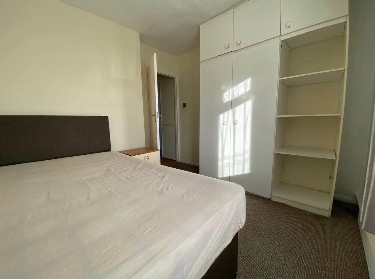 Flat Goodmayes Lane in Greater London