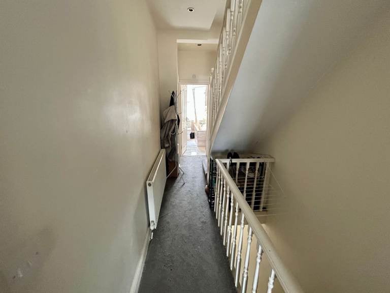 Flat Wells House Road in Greater London