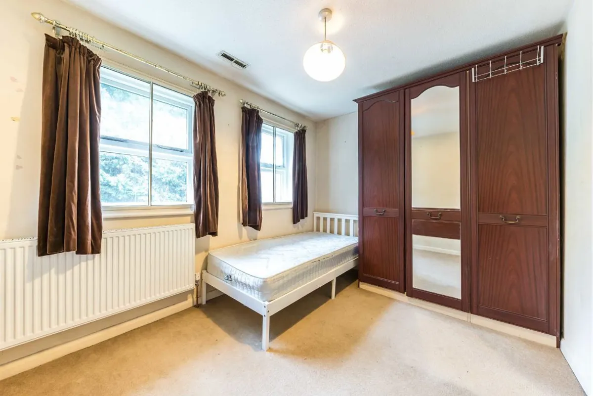 House Moreton Avenue in Greater London