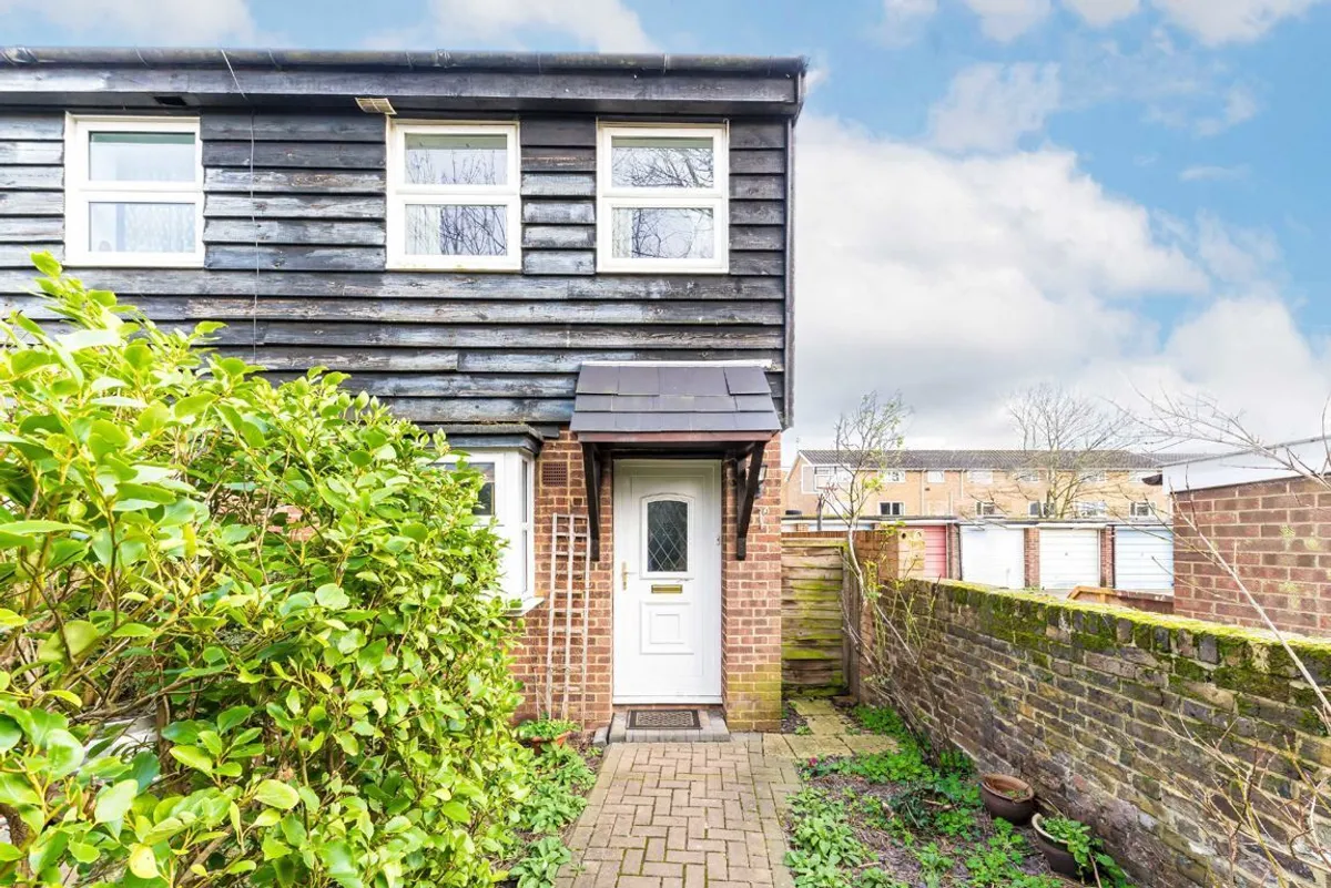 House Moreton Avenue in Greater London