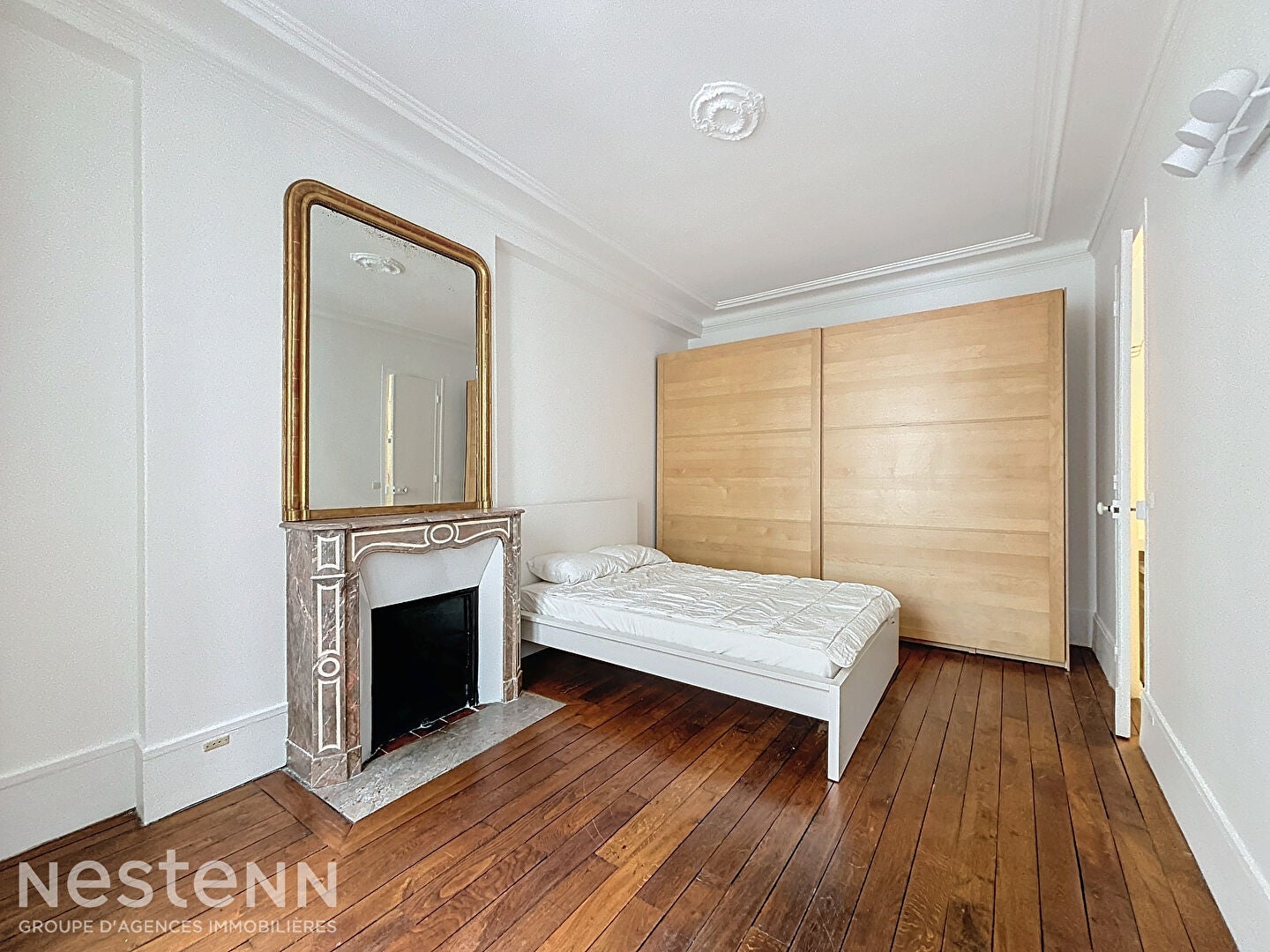 Flat Rue Des Moines in Paris