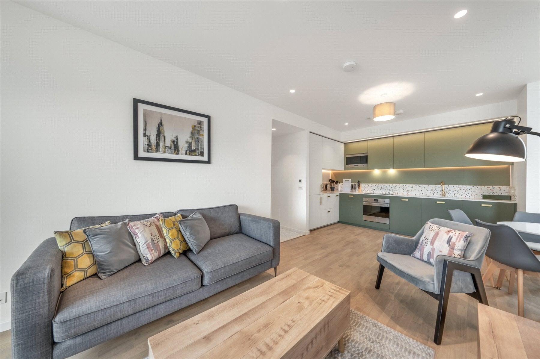 Flat Adelaide Road in Greater London