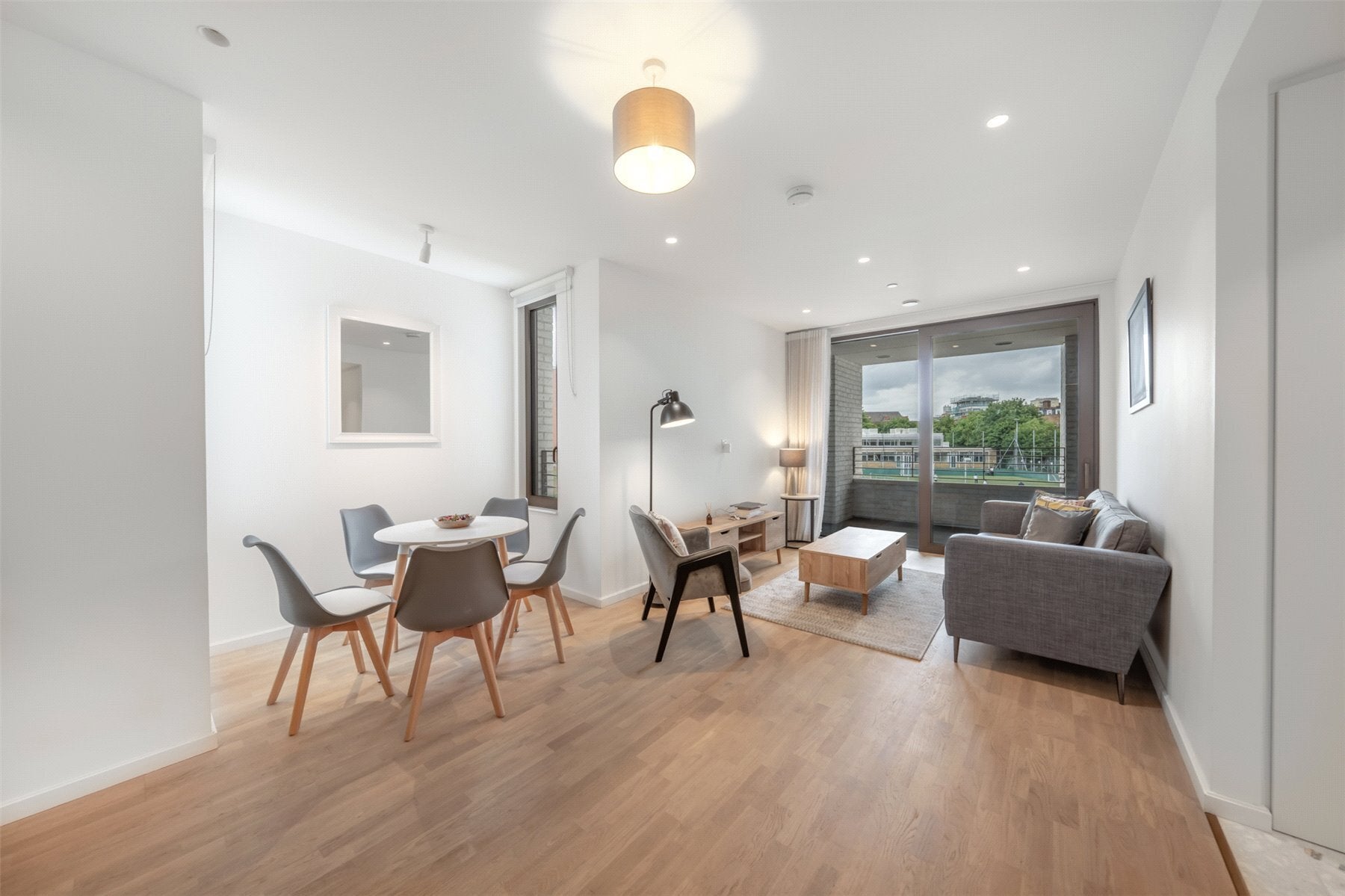 Flat Adelaide Road in Greater London