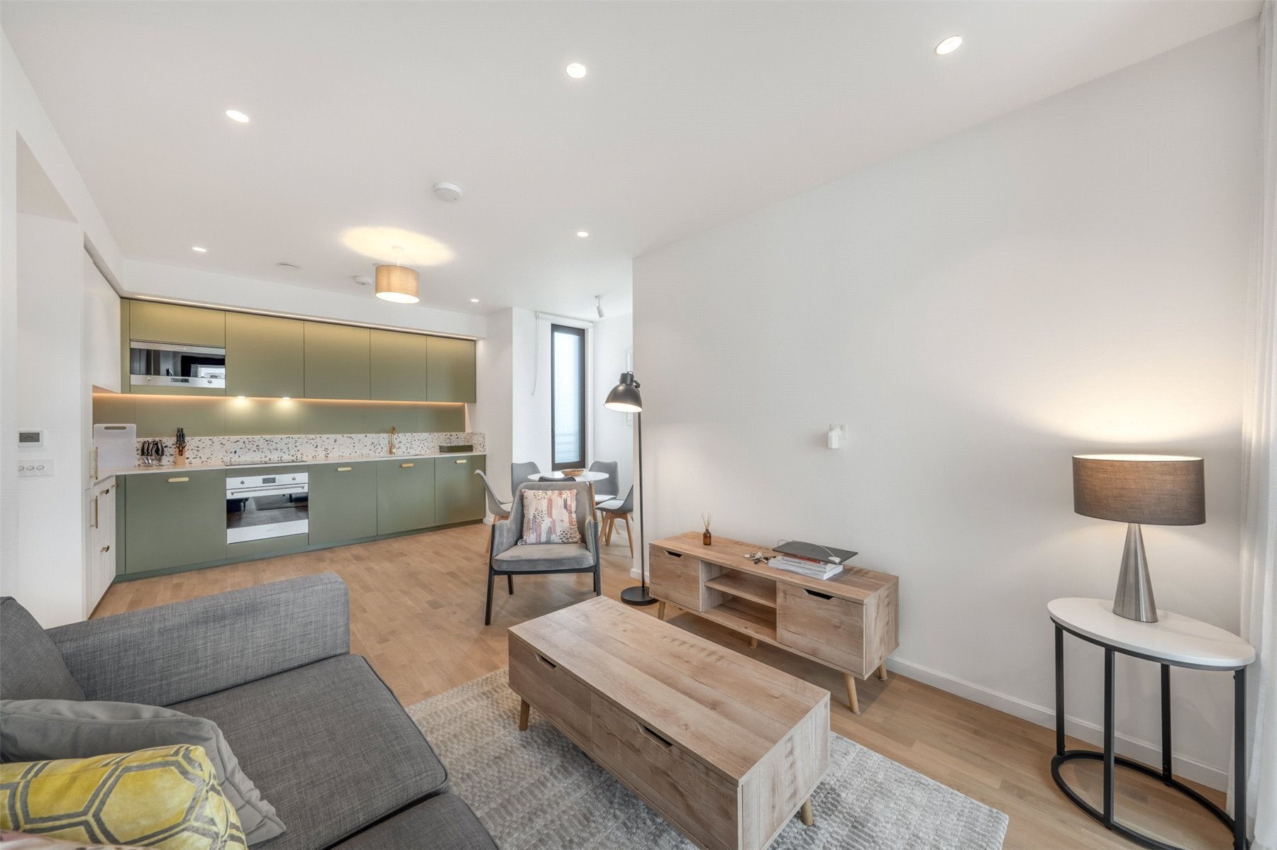 Flat Adelaide Road in Greater London