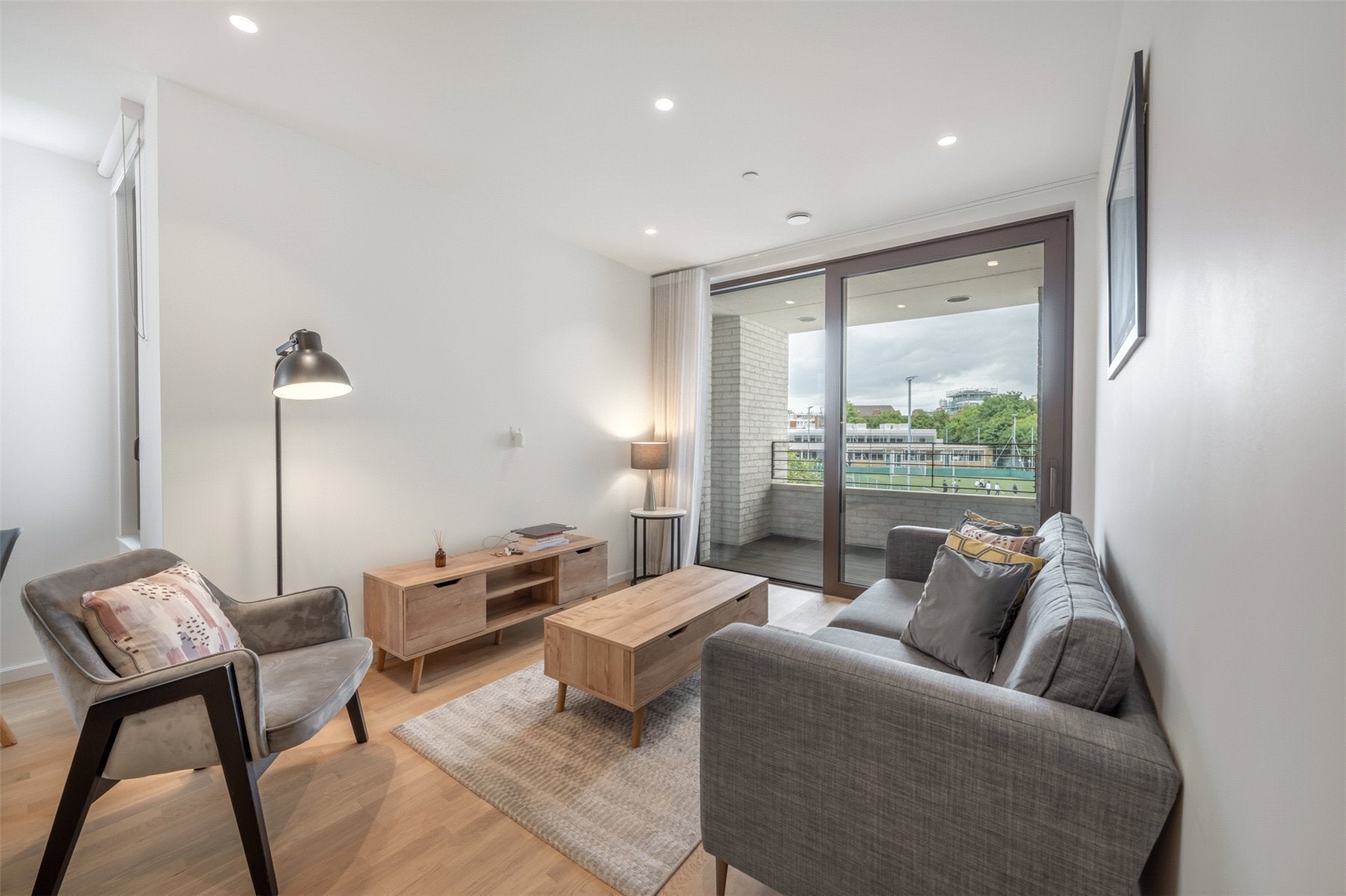 Flat Adelaide Road in Greater London