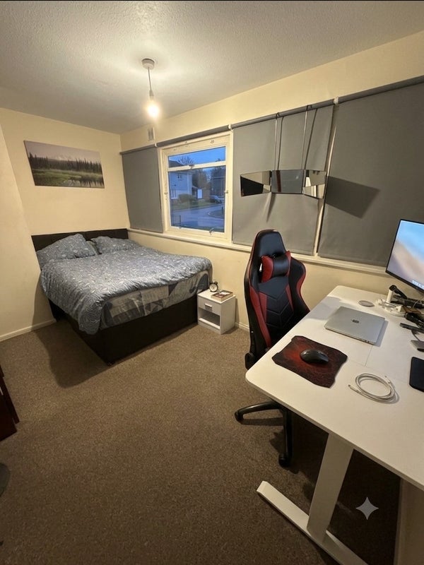 Room Civic Close in Birmingham