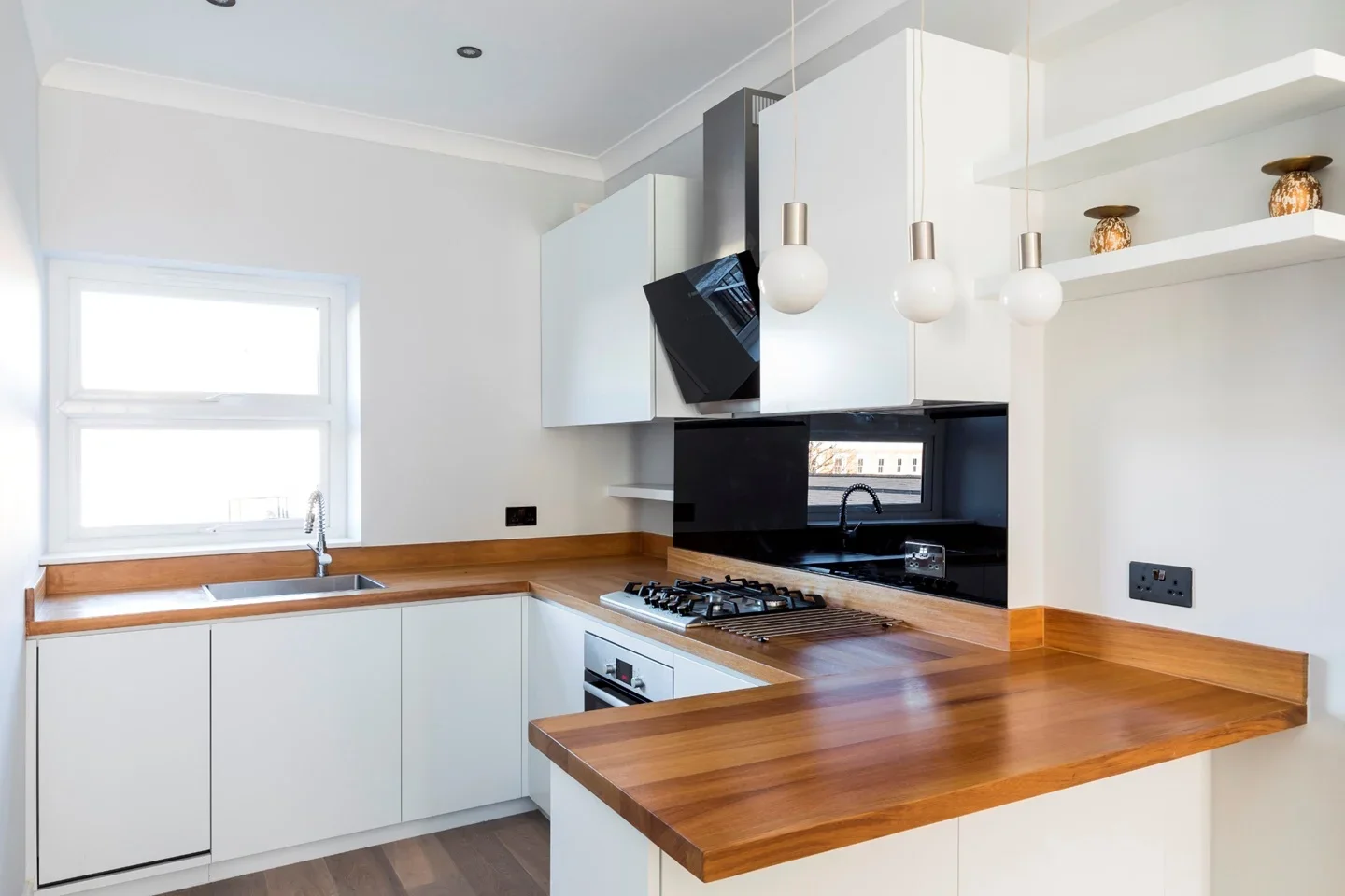 Flat Bramber Road in Greater London