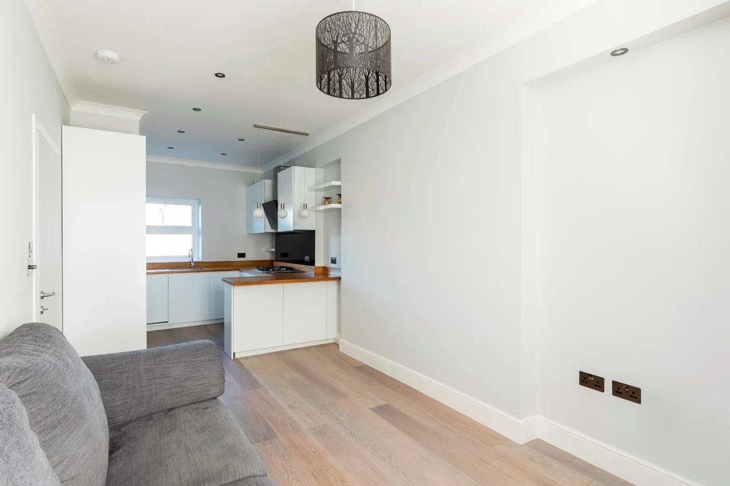 Flat Bramber Road in Greater London