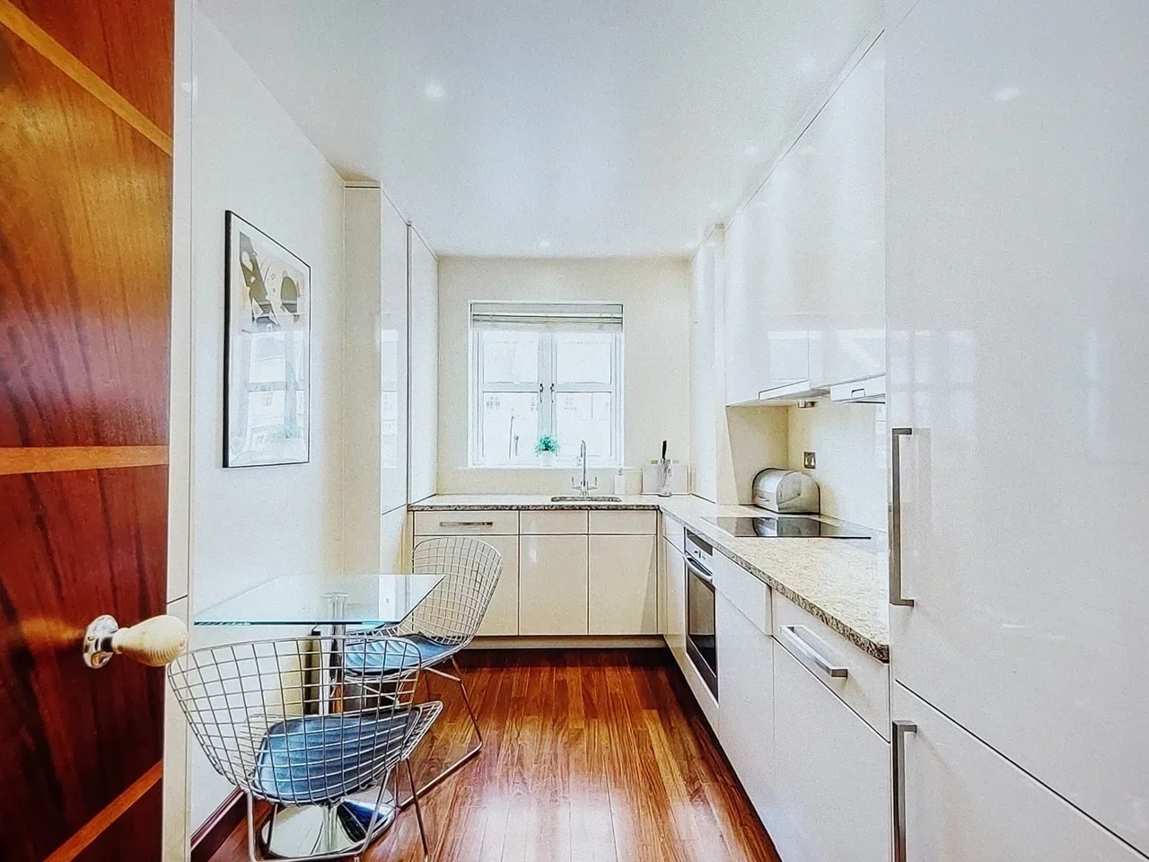 Flat Montague Street in Greater London