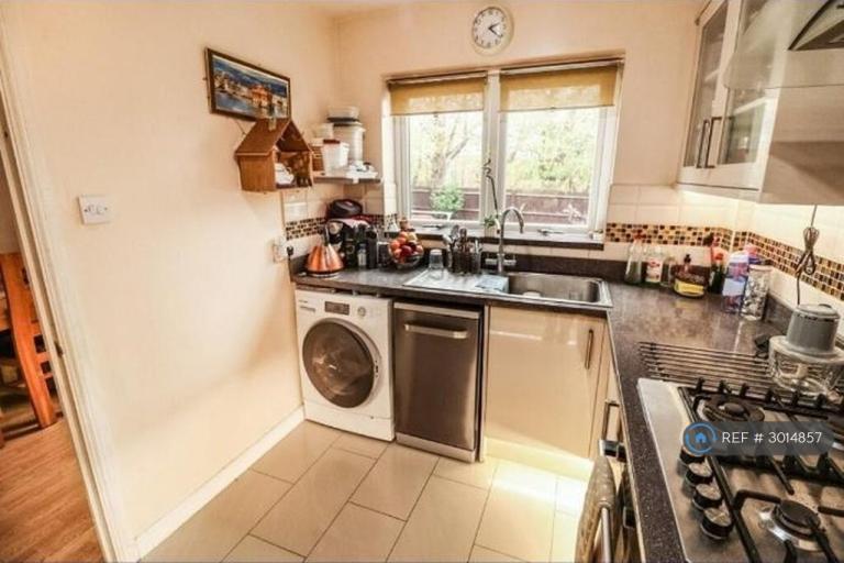 House Frances Avenue in South Ockendon