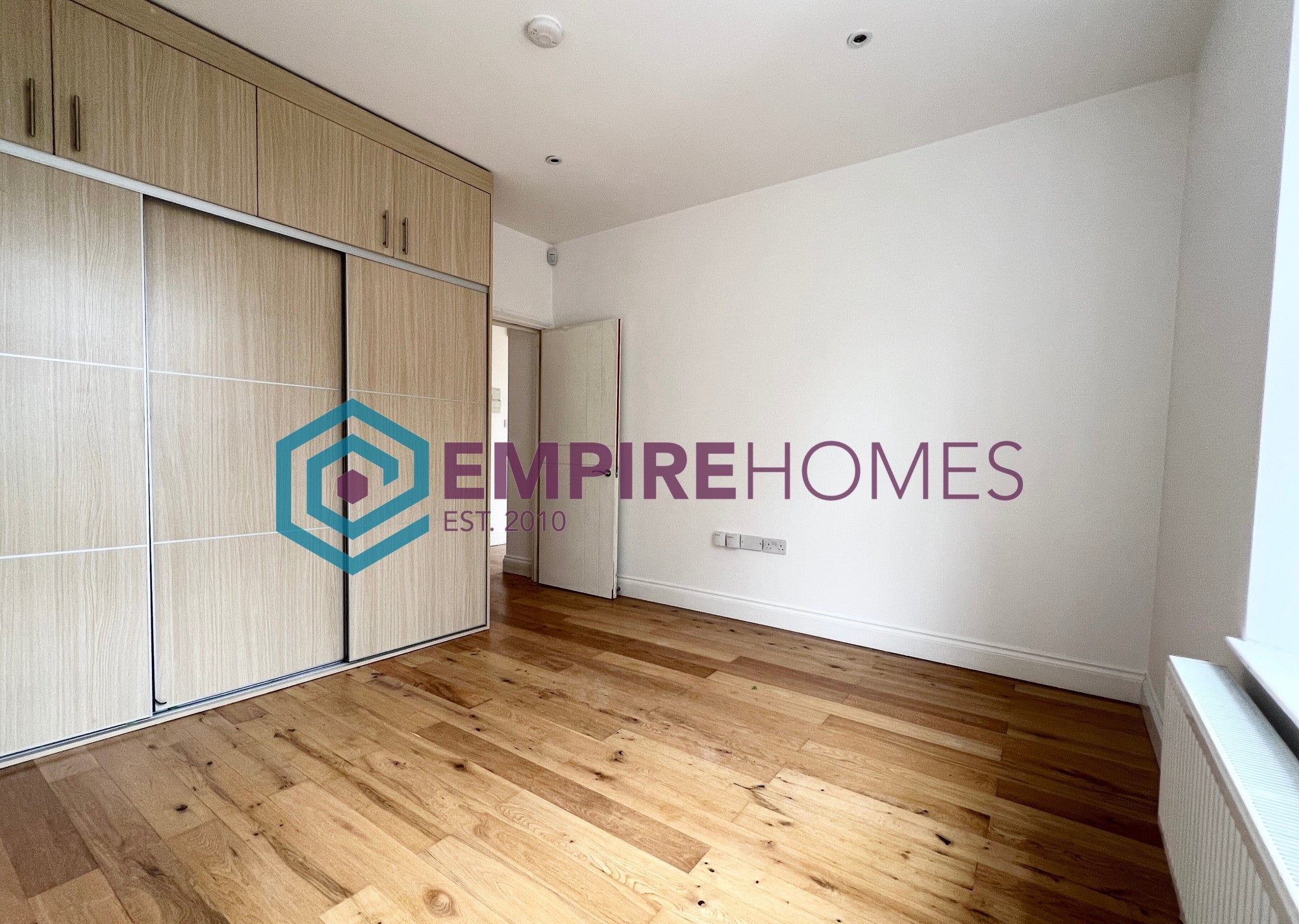 Flat Wellington Road in Greater London